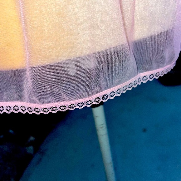 Sheer pink vest - Picture 3 of 5